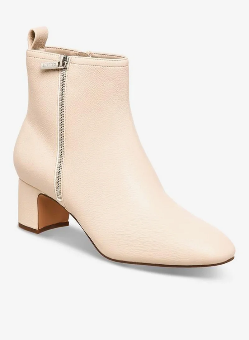 سيليست بوت نسائي بكعب عريض بنقوش