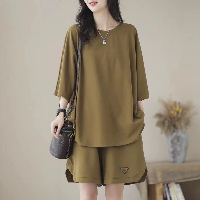 200kg plus size Womens suit Summer New Short-sleeved Top Loose Retro Casual Shorts Womens Two-piece Set Autumn leaves yellow
