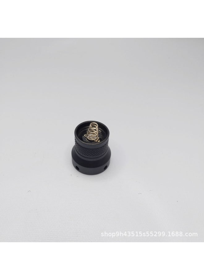 ماركة غير محددة - غطاء بطارية مصباح يدوي قوي مناسب لمصباح يدوي من سلسلة M600 M300 - اللون: غطاء زر أسود - Image 1