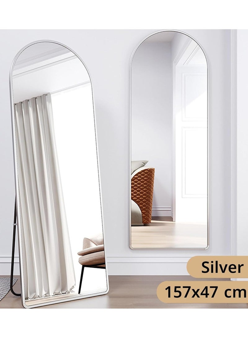 ديكور هيلز مرآة مقوسة كاملة الطول 157×47 سم - إطار من سبائك الألومنيوم مع حامل معدني قابل للطي، زاوية مستديرة، مشبك تعليق، أرضية، قائمة، ومثبتة على الحائط لغرفة المعيشة، غرفة الملابس، غرفة النوم (فضية) - Image 2