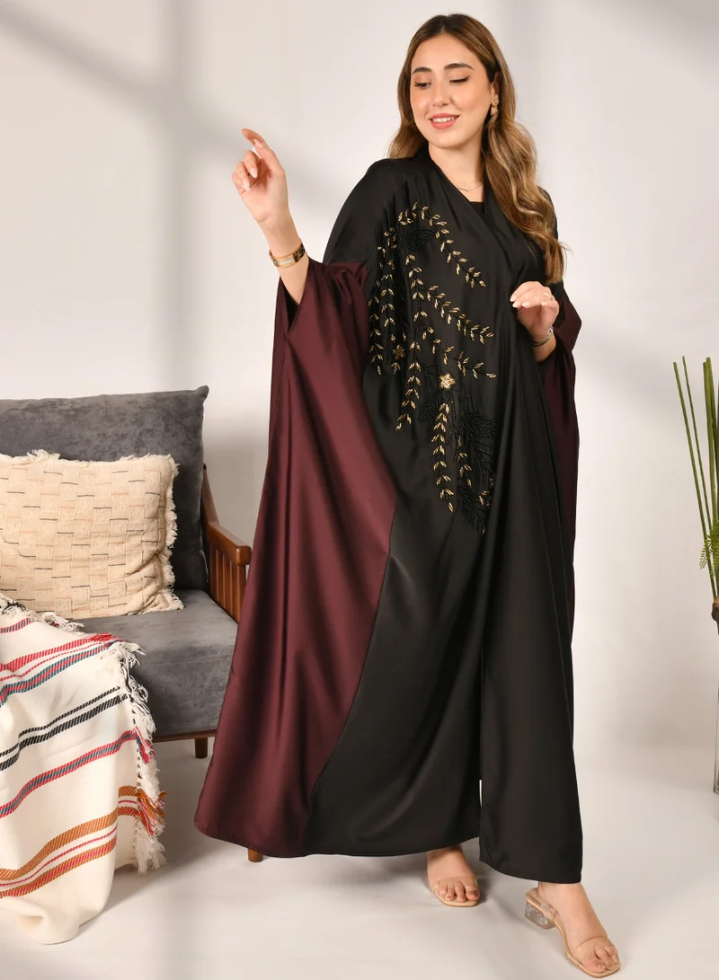 HAWRAA ABAYA Bisht-style wrap abaya made of black and burgundy silk decorated with a luxurious sash on the side and includes a set veil