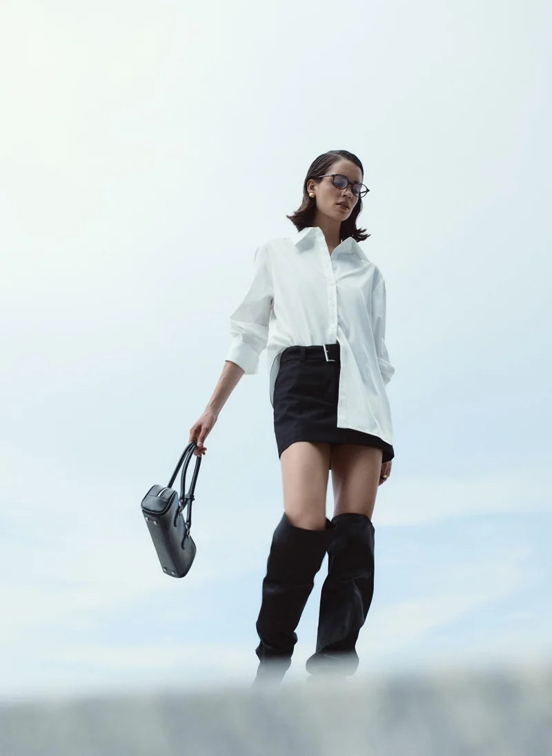 Lichi Straight cut shirt with triangular collar