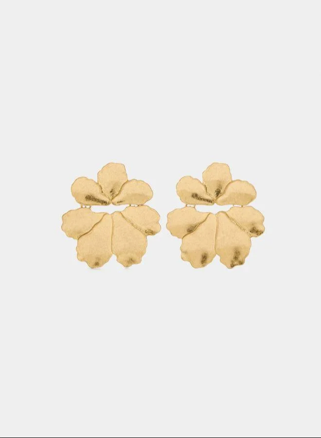 بارفوا أقراط زهرة ماكسي بتفاصيل بارزة باللون الذهبي