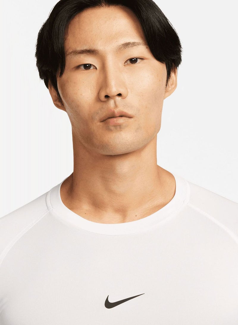 نايكي تيشيرت ضيق بتقنية دراي فت - Image 3