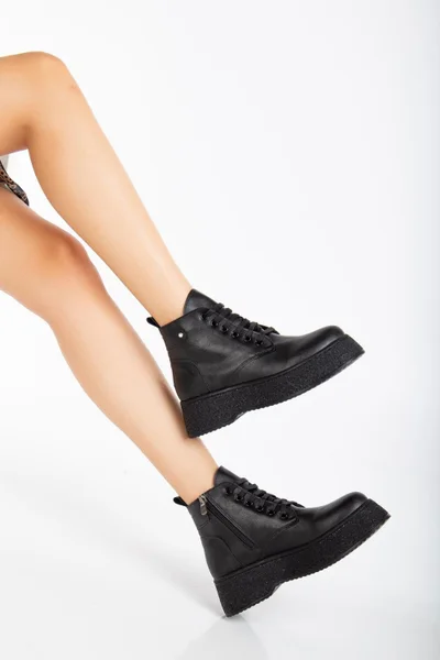 Dilimler Ayakkabı Women's Boots Thick Sole Black Leather Lace Up
