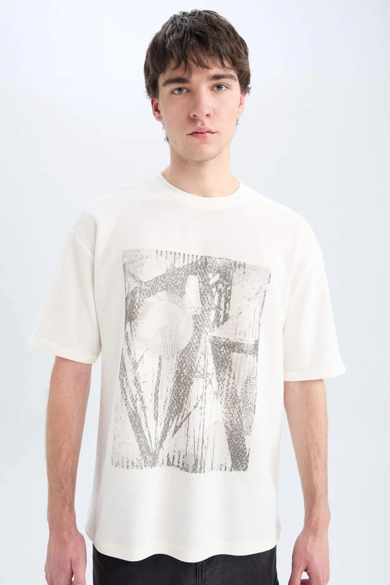 ديفاكتو Boxy Fit Crew Neck Short Sleeve T-Shirt