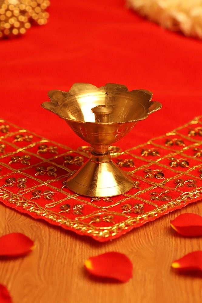 Madhoor Pooja Brass Akhand Diya Flower Design 3 Inches - Image 1
