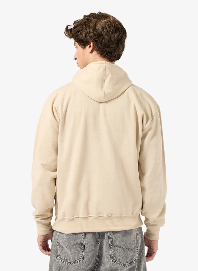 سفنتي فايف بيسيكس هودي بقصة عادية