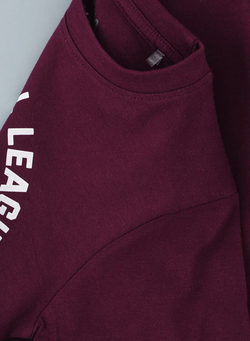 جام تيشيرت أساسي بياقة دائرية وطبعة