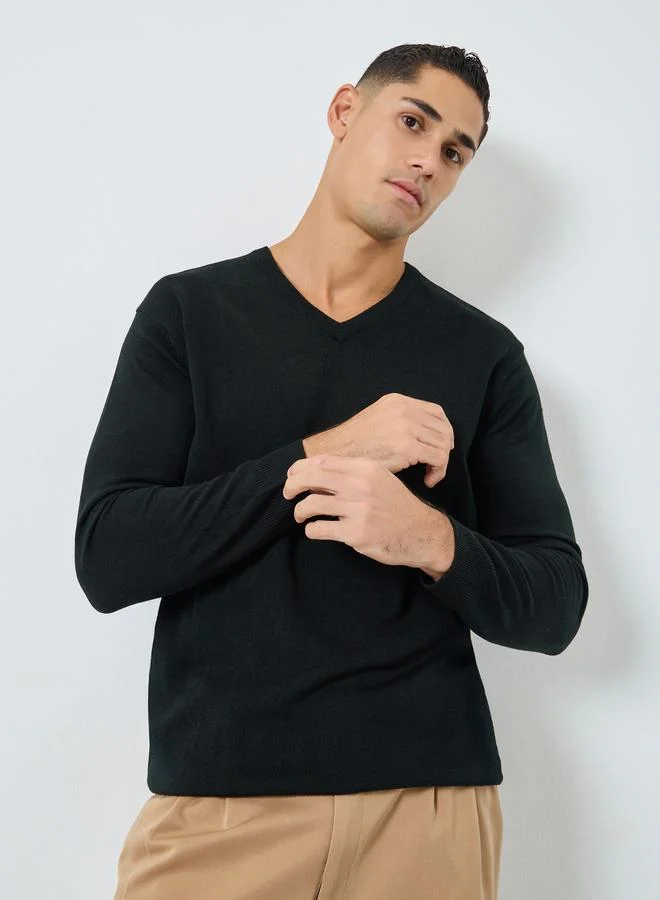 Styli Men Black V-Neck Sweater