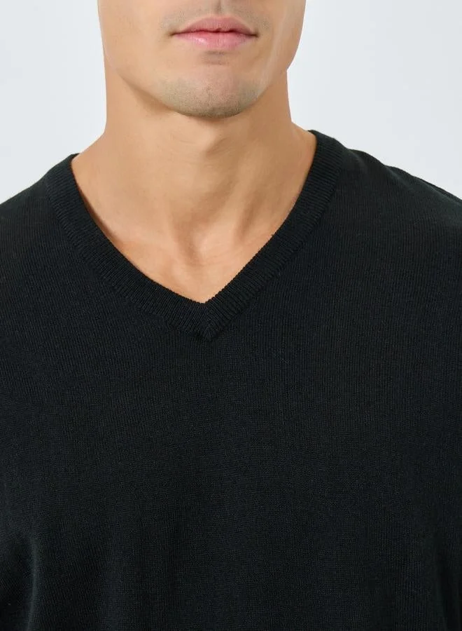 Styli Men Black V-Neck Sweater