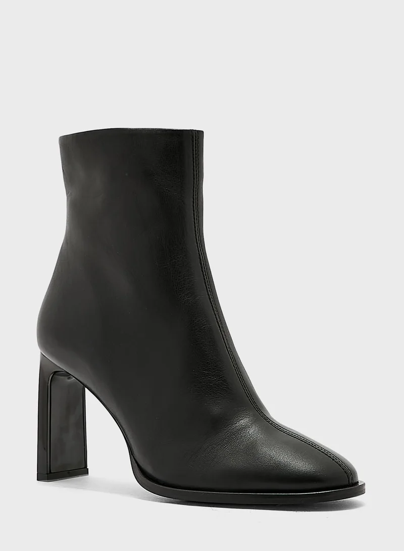 CALVIN KLEIN Curved Stil Ankle Boots