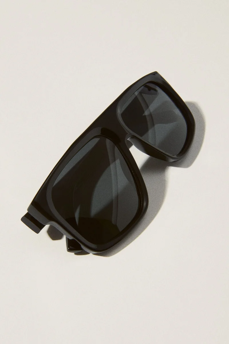 Polarised visor sunglasses