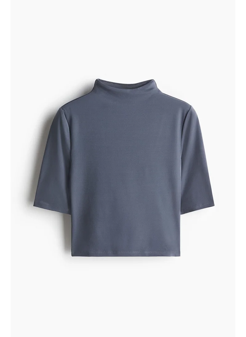 اتش اند ام بلوزة عنق مدورة من الألياف الدقيقة