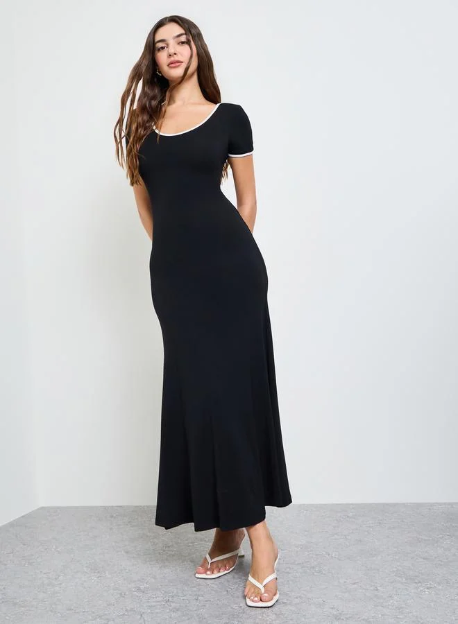 ستايلي Black Short Sleeve Fit and Flare Maxi Dress
