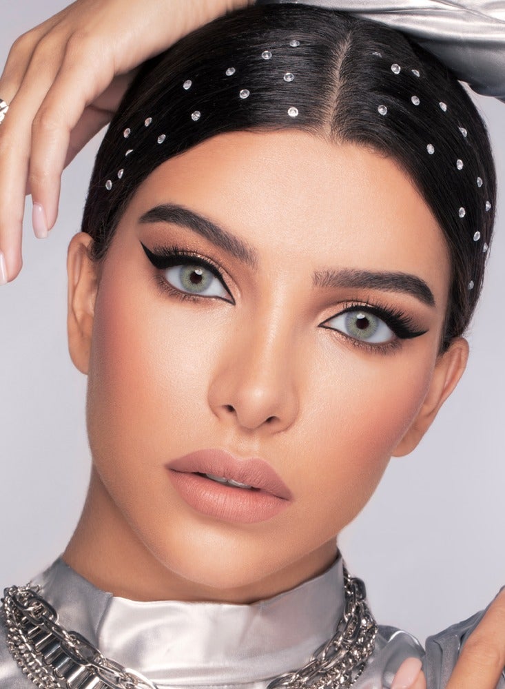 Wonder Look Diamond Lenses A charming look with bright and natural colors