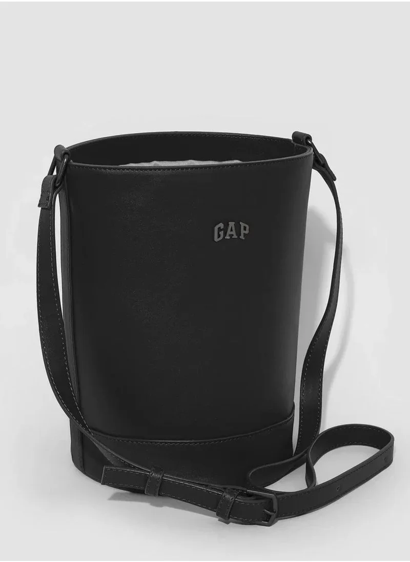 جاب حقيبة كروس بودي نسائية سوداء من GAP 15911