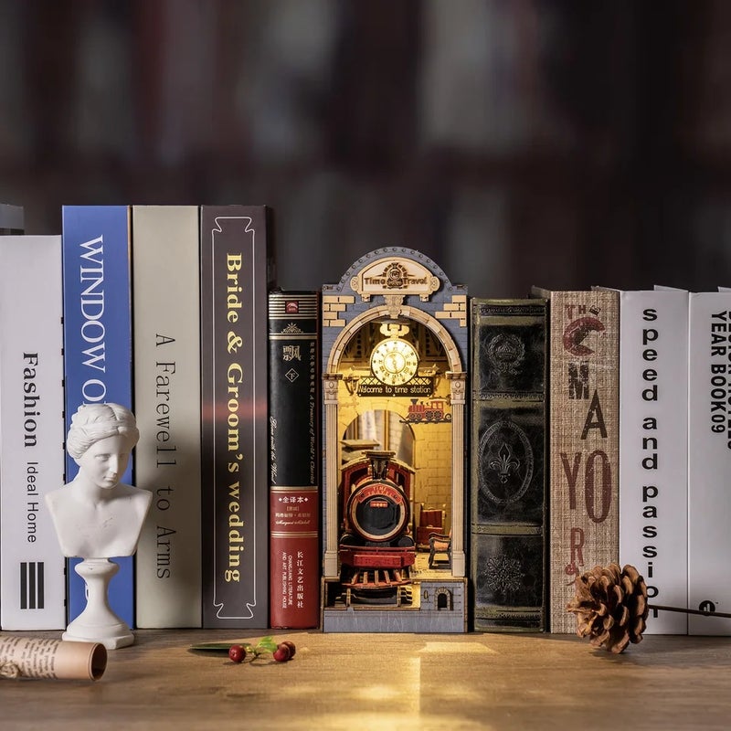 رولايف بيت دمى Rolife DIY Book Nook Kit Time Travel Bookend 3D Puzzle Model Building Kit with LED for Bookshelf Decor Gift for Book Lover Adult - Image 2