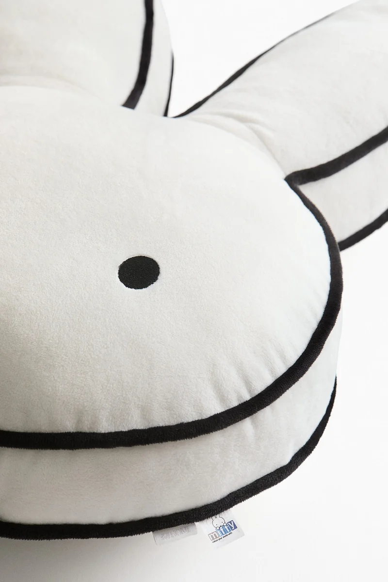 اتش اند ام وسادة بتصميم تجريدي