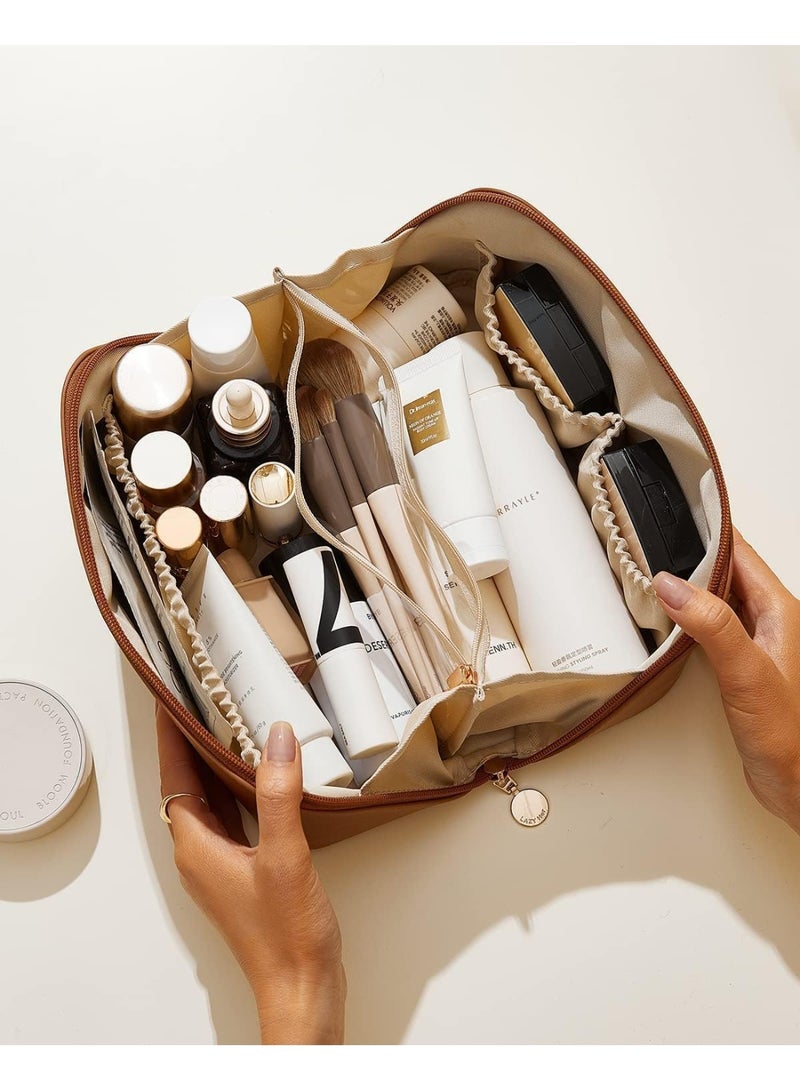 حقيبة ماكياج السفر ، حقيبة ماكياج المرأة ، حقيبة ماكياج مسطحة مفتوحة ، مع مقصورات ومرافقة ، تصميم سهل الوصول ، ومقاوم للماء محمول ، بني - Image 3