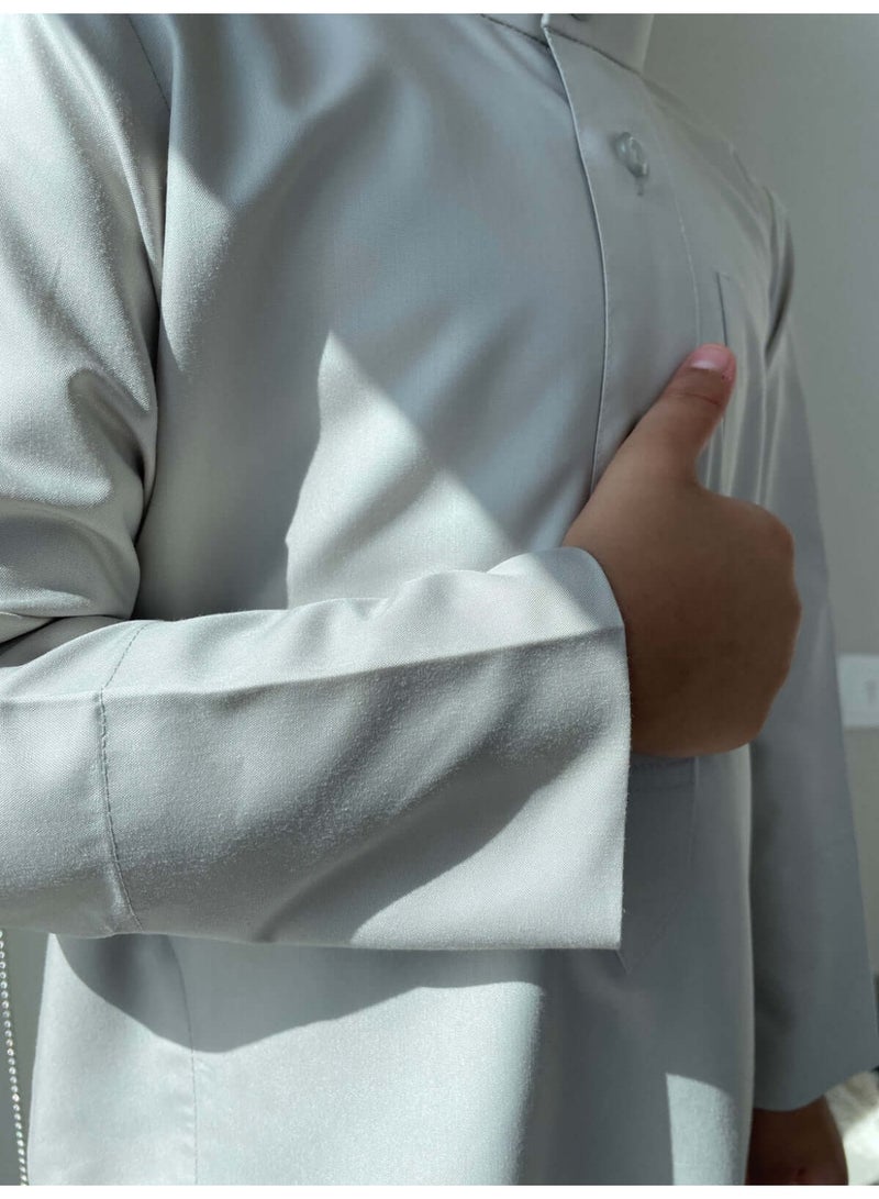 العثيمان الثوب العربي التقليدي للأولاد – كندورة سعودية / جوبا / ثوب طويل الأكمام للأطفال  - Image 5
