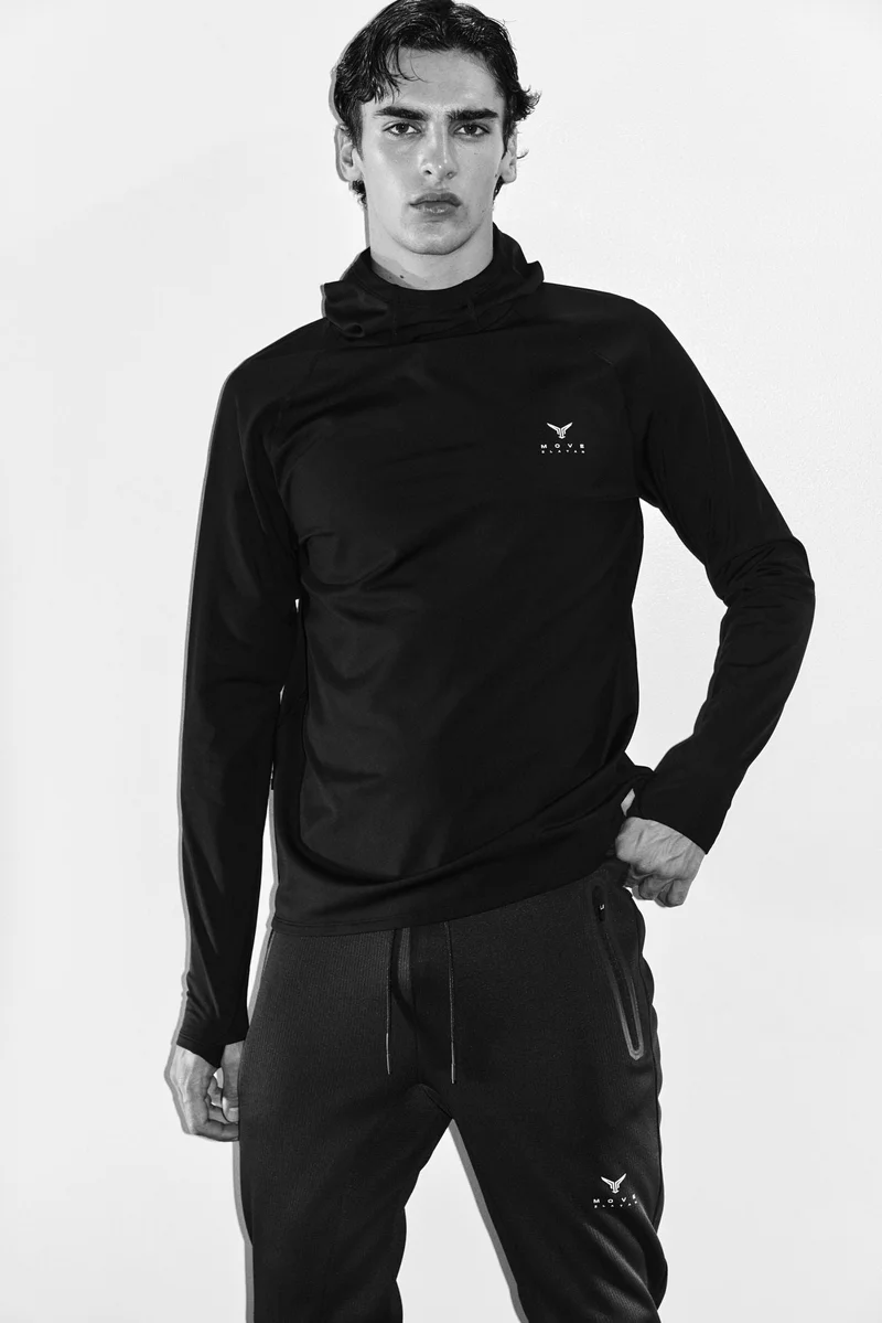 Warming sports hoodie with ThermoMove™