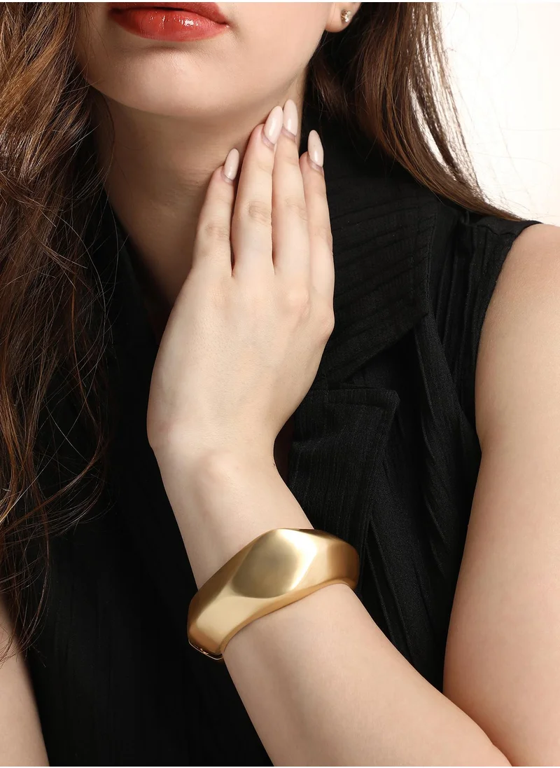SOHI Women's The Hammered-Curve Bangle Bracelet