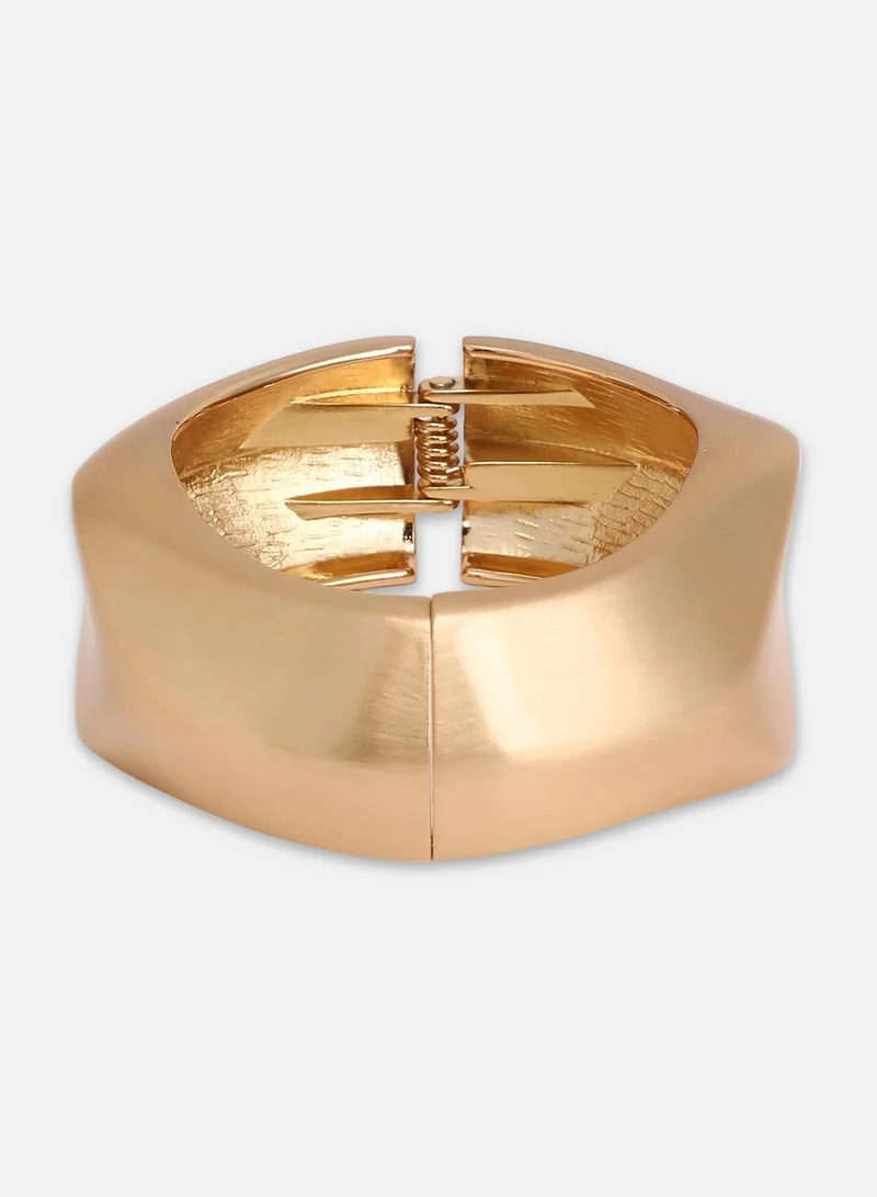 سوهي Women's The Hammered-Curve Bangle Bracelet