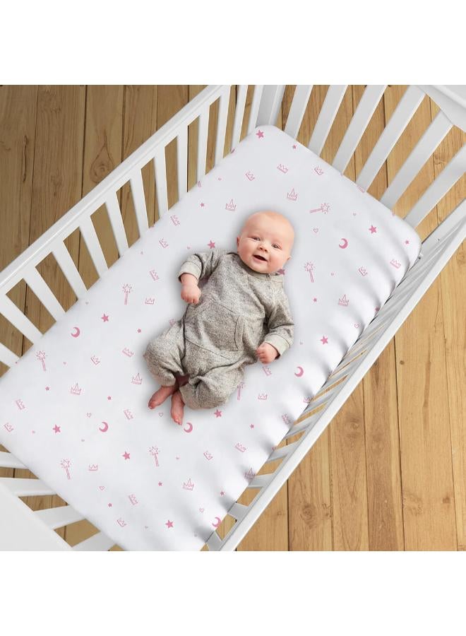 ماماز جيفت ملاءتان ملائمتان لسرير الأطفال، مقاس 120×60 سم، هدية ماما. ملاءتان ملائمتان مصنوعتان من قطن 100%، هذا القماش خيار طبيعي لملمسه اللطيف على بشرة طفلك. ناعم ومتين.