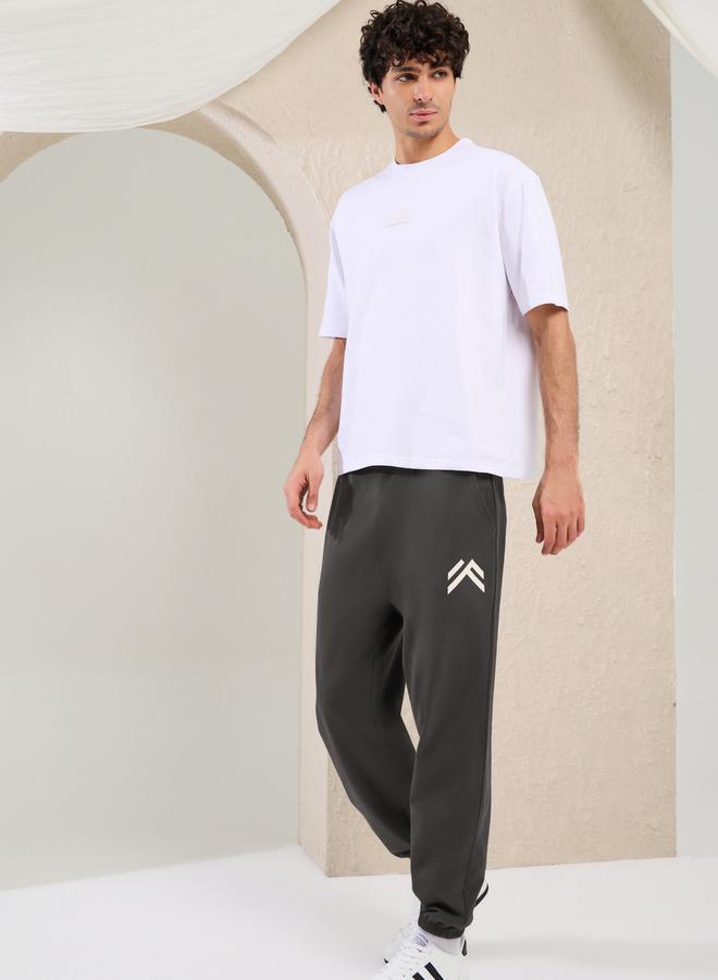 ستايلي بنطلون جوجر واسع بخصر متوسط وطبعة بسيطة - Image 1