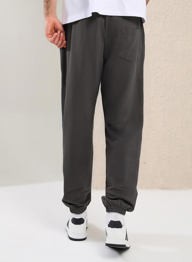 ستايلي بنطلون جوجر واسع بخصر متوسط وطبعة بسيطة - Image 4