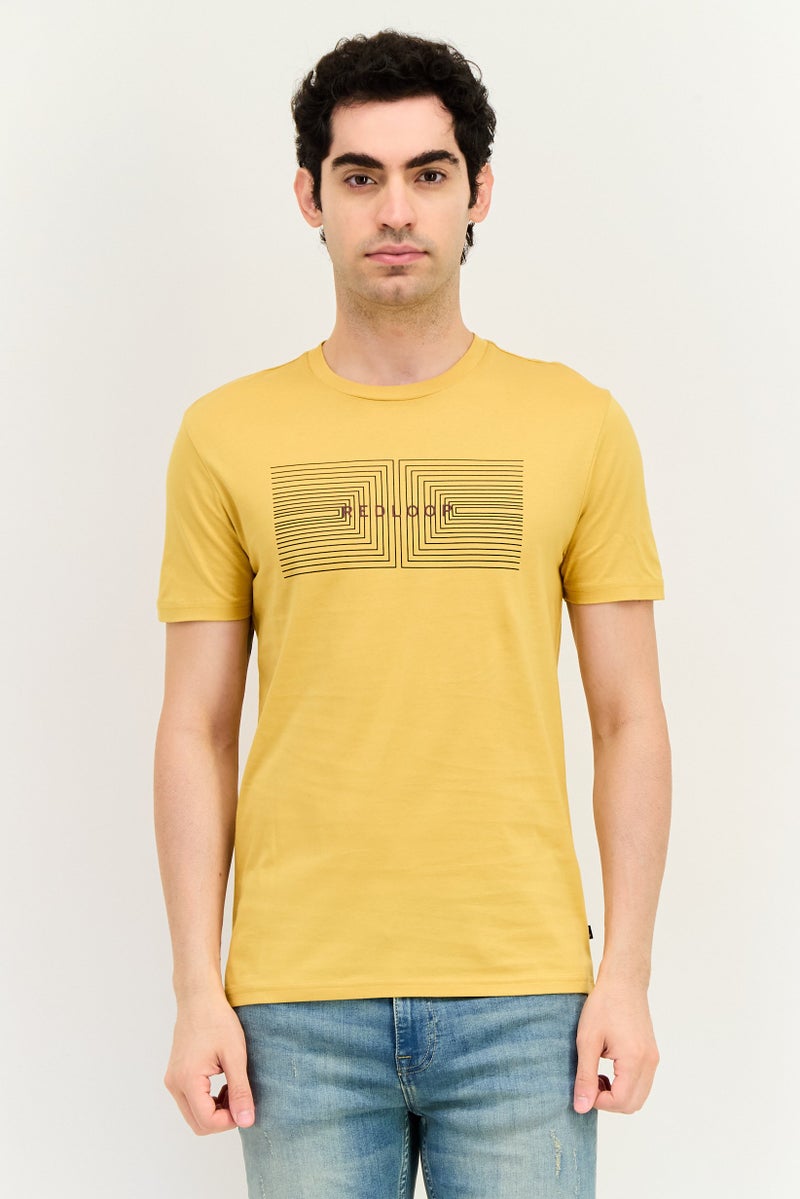 Levi's تي شيرت رجالي بأكمام قصيرة وياقة دائرية، مطبوع برسومات، خردل - Image 1