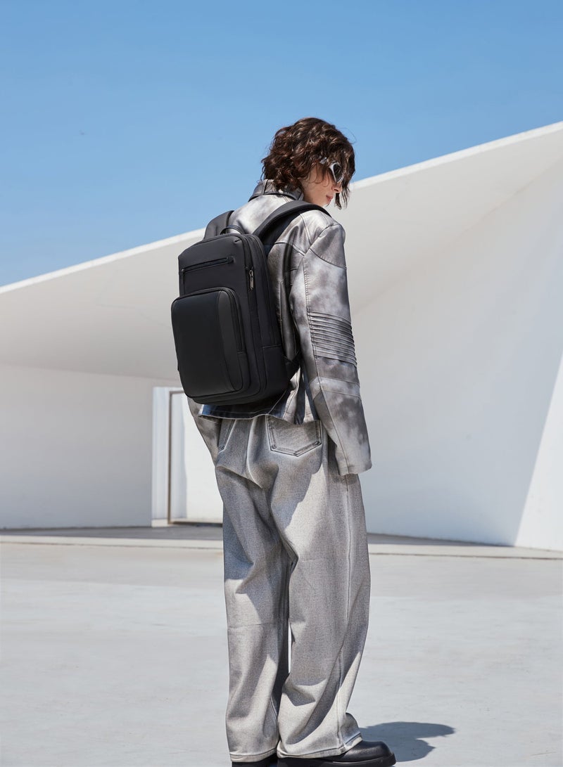 ARCTIC HUNTER B00877 The Arctic backpack is the perfect choice for professionals, students, and travelers. With its modern design that balances style and practicality, this bag offers ample organizational space in a lightweight and comfortable structure. - Image 3