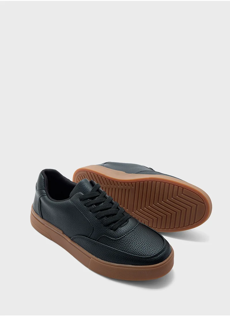 Robert Wood Casual Sneakers