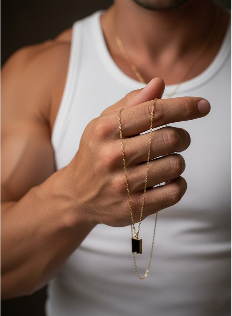 جوليا ستور قلادة أنيقة وفاخرة مطلية بالذهب عيار 18 قيراطًا، مصنوعة من الفولاذ المقاوم للصدأ، بتصميم رومانسي رقيق وجذاب، تجمع بين الأناقة والعصرية والبساطة، مرصعة بحجر العقيق الأسود، بتصميم عتيق أنيق، هدية مثالية للرجال. - Image 5