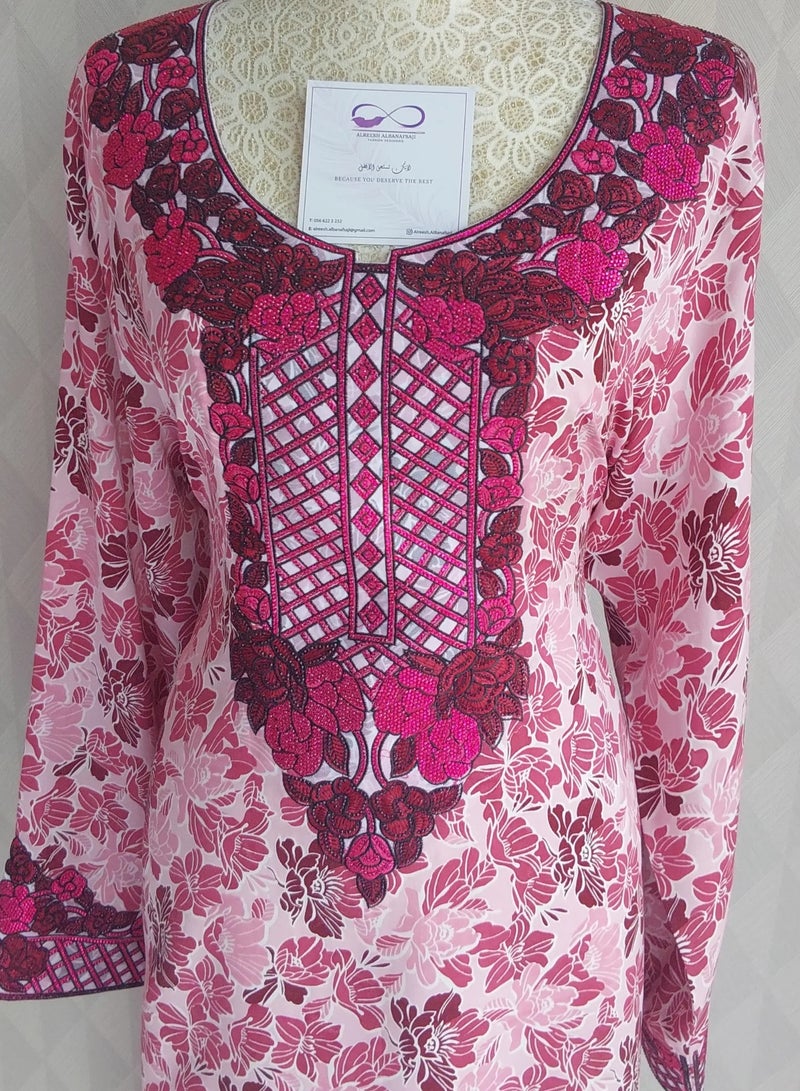 الريش البنفسجي  ALREESH 25 MUKHAWER GULF EMBROIDERY WITH HIS OWN HANDS READY-MADE ALREESH 25 MUKHAWER GULF EMBROIDERY WITH HIS OWN HANDS READY-MADE - Image 1