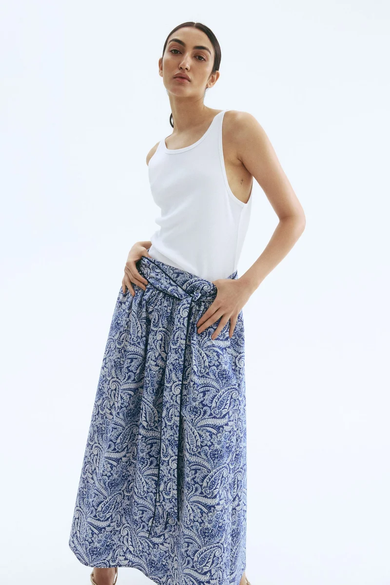 اتش اند ام تنورة بوبلين مزينة بربطة