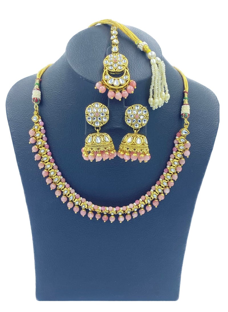 جوهونا قلادة مجوهرات كوندان الهندية التقليدية من GOHONA Royal Bling Bollywood مع مجموعة أقراط و 1 Tikka باللون الوردي  - Image 2