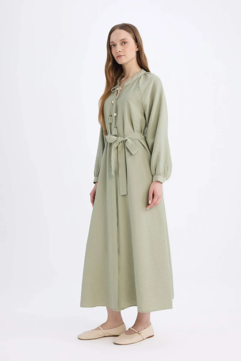 ديفاكتو Relax Fit Long Sleeve Belted Maxi Dress