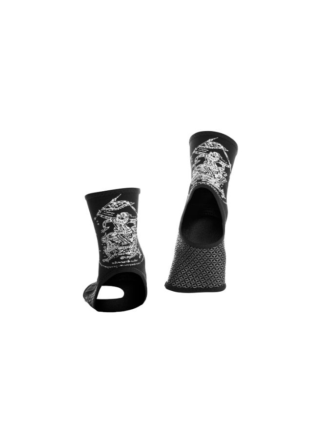 سنابول واقي كاحل جل سنابول باتل فورجد سترايكنج لرياضة الملاكمة التايلاندية MMA - أسود/أبيض - Image 2