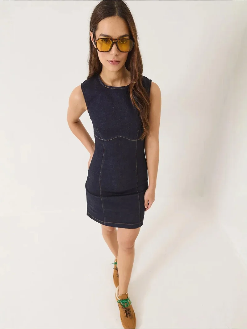 بيانكو لوتشي فستان جينز ضيق من لوكسي مع بوم بوم