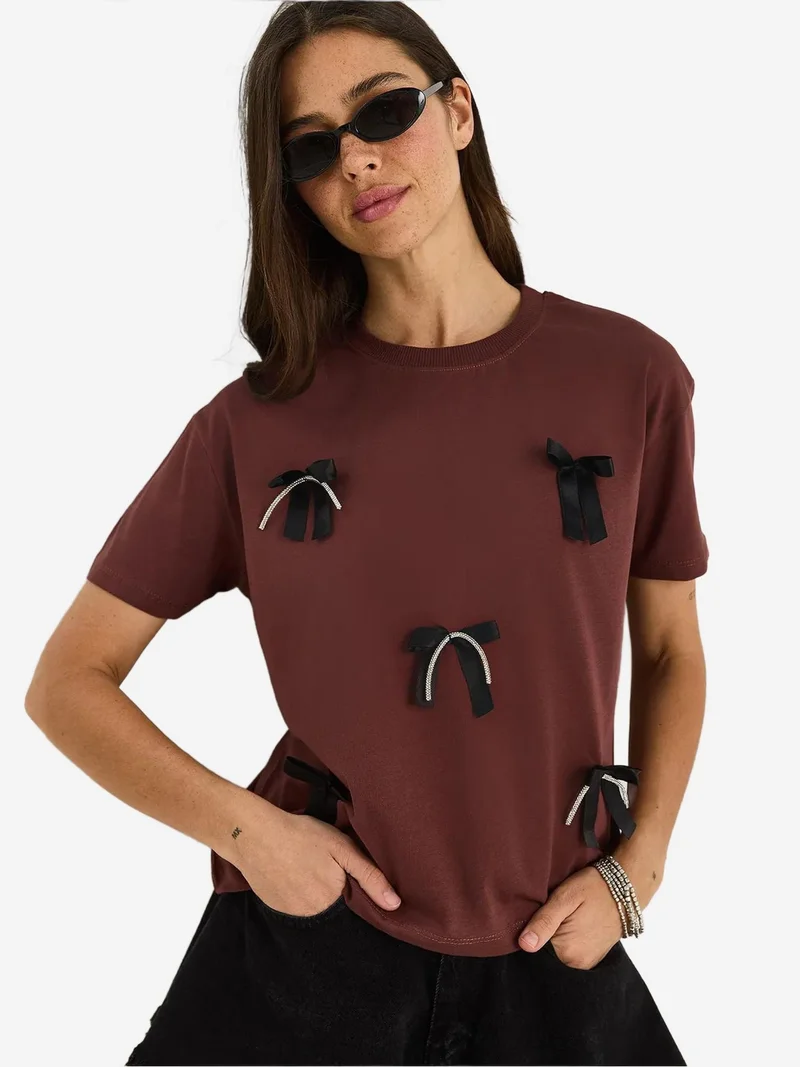 LUCCI Patterned Crop T-Shirt with Accessory Detail