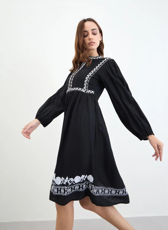 ستايلي فستان بطول الركبة بطبعة زهور