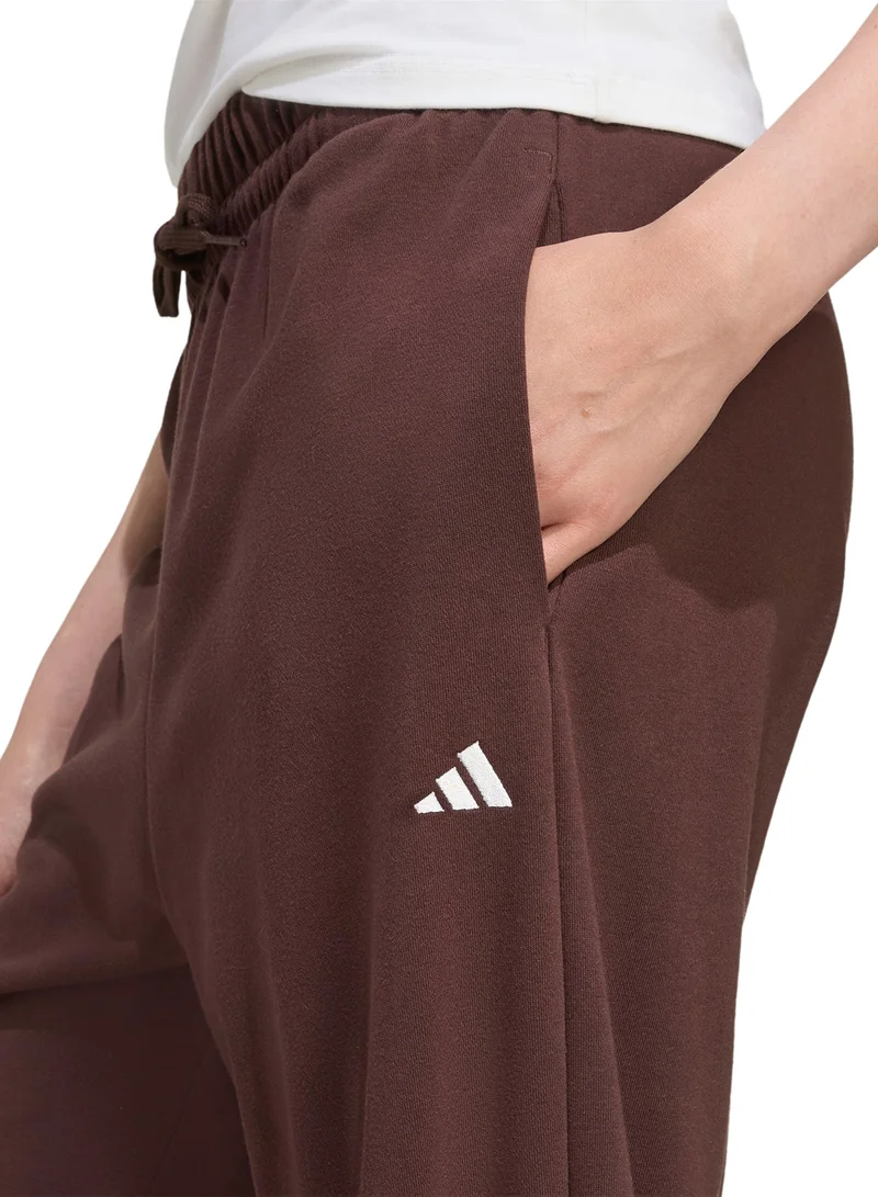adidas بنطلون رياضي أساسي بخصر مطاطي وشعار فرنسي من نسيج تيري