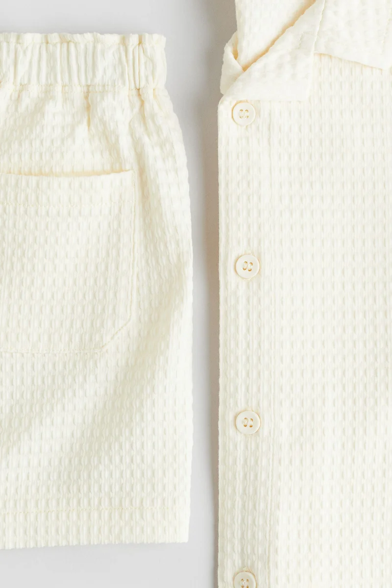 اتش اند ام طقم من قميص وشورت - قطعتين