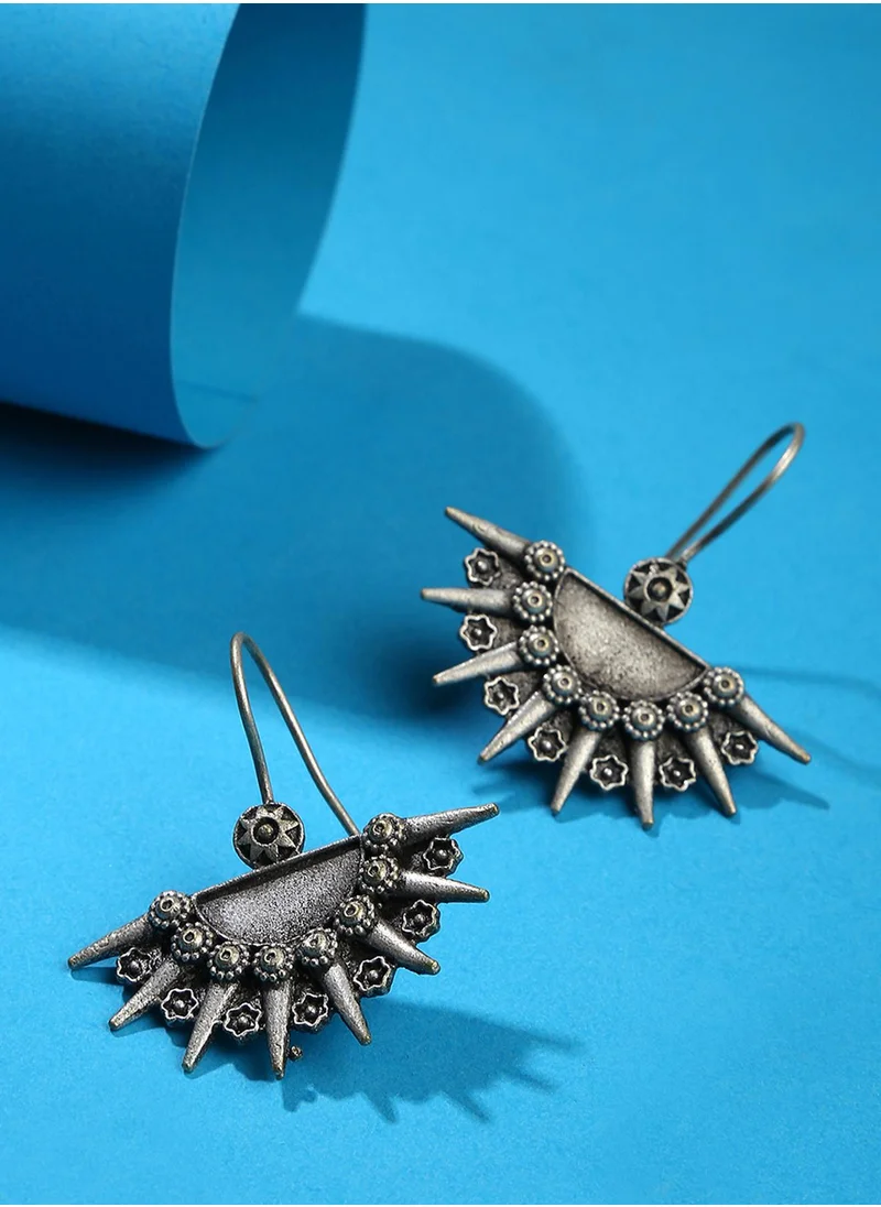 سوهي Crescent Shaped Contemporary Drop Earrings
