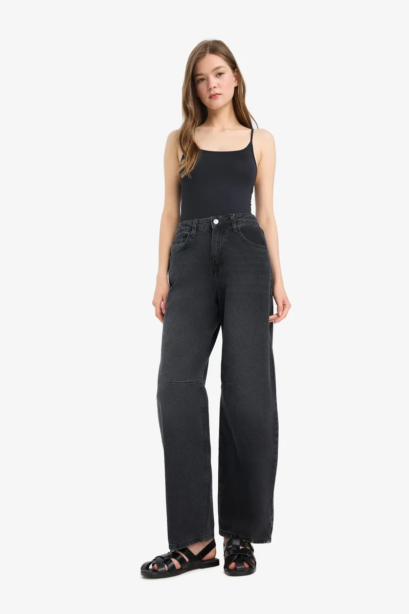ديفاكتو Basic Strappy Black Snap Bodysuit