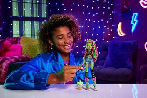 Monster High Venus McFlytrap Doll Plant Monster with Pet Cat Chewlian  Accessories Like Backpack Notebook Snacks  More - Image 5