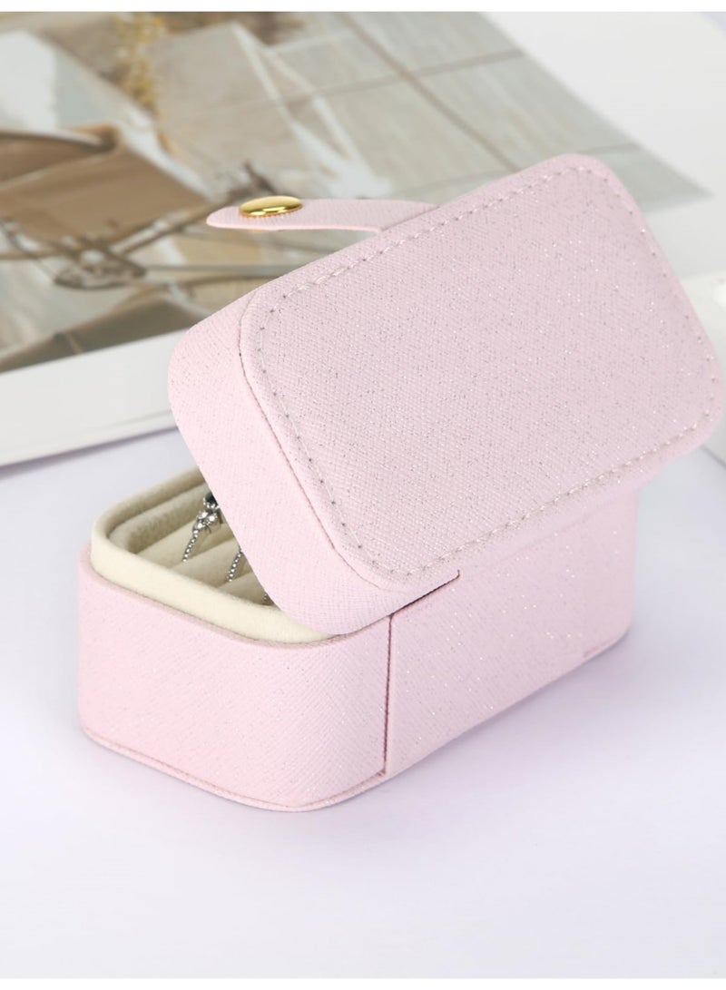 بي إس صندوق مجوهرات صغير للسفر | حامل مجوهرات صغير للخواتم والقلائد والأقراط وأحمر الشفاه | حقيبة تنظيم مجوهرات محمولة من جلد البولي يوريثان الصناعي الفاخر مع فتحة حلقة قابلة للإزالة (وردي) - Image 3