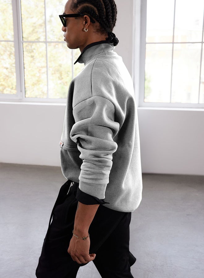 trendyol Limited Edition Grey Oversize/Wide Cut Labeled Inside Fleece Sweatshirt TMNAW24SW00228 - Image 3